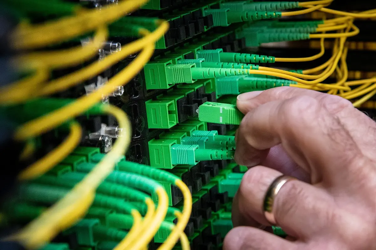 Raccordement de câbles de fibre optique